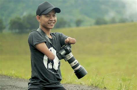 man-born-without-legs-hands-becomes-professional-photographer-1 - MindWaft