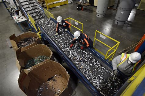 E-waste recycling becomes techie's mission - SFGate