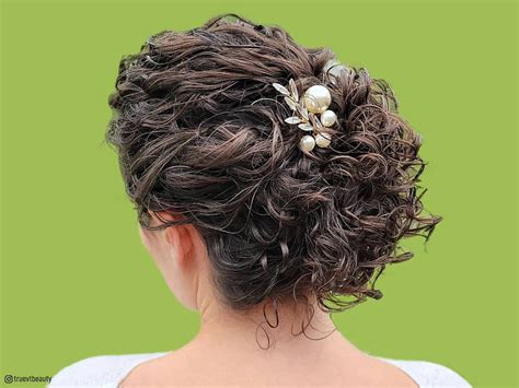 Pinned Back Curly Hair: 5 Easy Styles to Achieve a Chic Look!