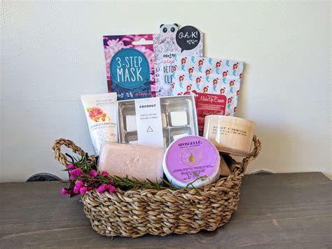 Treat Yourself Gift Basket in Nashville, TN | Unique Blooms