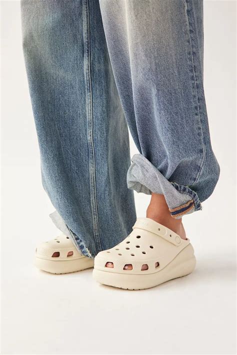 Women's Crocs, Crocs Shoes, Crocs Sandals, Crocs Clogs Outfits Style ...