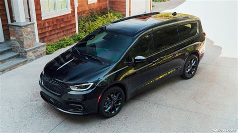 Chrysler Pacifica | 2021MY Limited S AWD | Front Three-Quarter