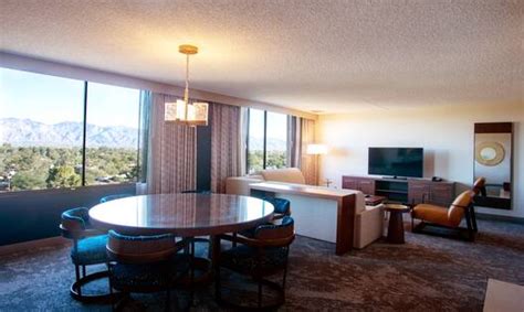 Rooms & Suites at DoubleTree Tucson Reid Park