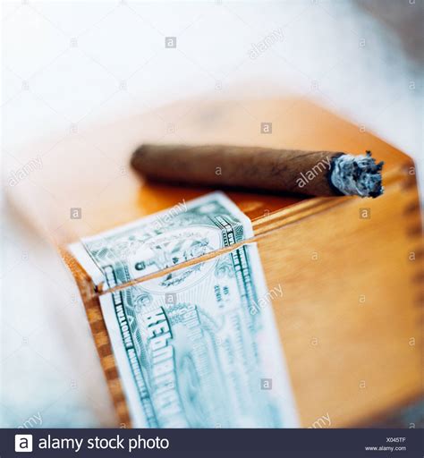 Lit Cigar High Resolution Stock Photography and Images - Alamy