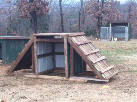 21 DIY Wood Pallet Goat Shelter - meowlogy | Goat farming, Goat shelter ...