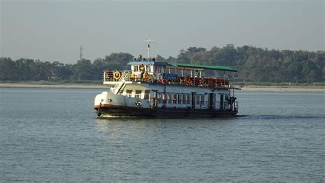 ASSAM: BRAHMAPUTRA RIVER CRUISE