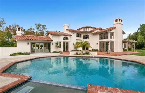 Inside Aaron Rodgers' $5.1 million home, with photos