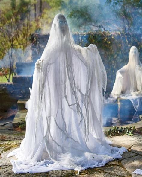 15+ Scary, Creepy and Thrilling Halloween Ghost Decoration Ideas