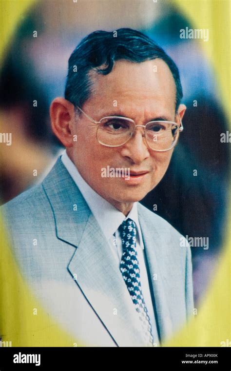 Portrait of the king bhumibol hi-res stock photography and images - Alamy