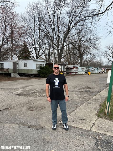 Visiting Some Eminem "8 Mile" Film Locations in Detroit!