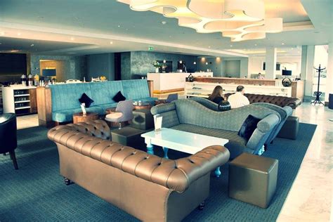 How YOU Can Get Into Airport VIP Lounges, Even If You Fly Economy | Airport vip lounge ...