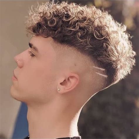 Disconnected Undercut Hairstyles for Men in 2023 (with Photos)