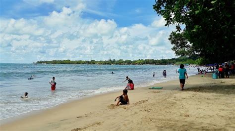 Menikmati Keindahan Pantai Carita di Penghujung Tahun