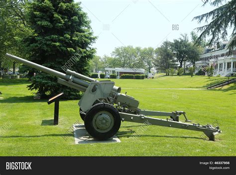 3-inch anti-tank gun M5 at Fort Hamilton US Army base in Brooklyn Stock ...