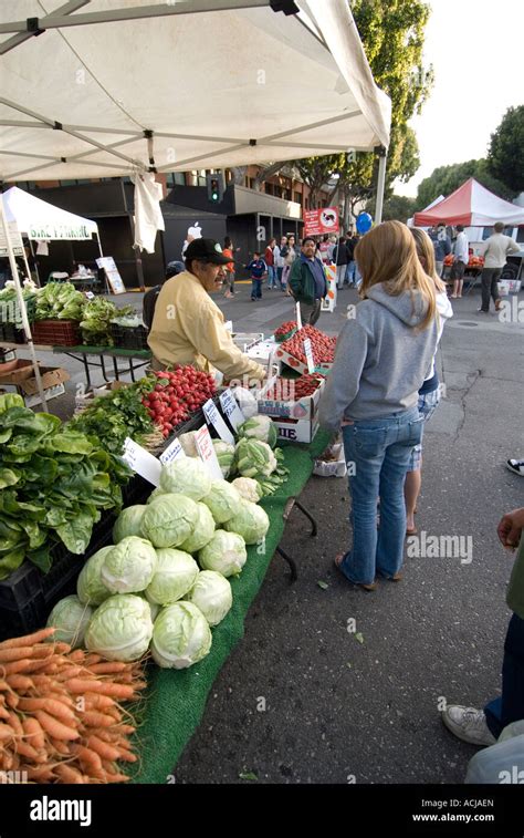 San luis obispo farmers market hi-res stock photography and images - Alamy