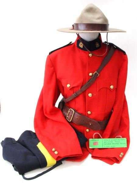 RCMP ROYAL CANADIAN MOUNTED POLICE FULL UNIFORM