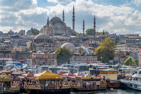 Stunning Istanbul: 4K Ultra HD View of Süleymaniye Mosque and the Cityscape