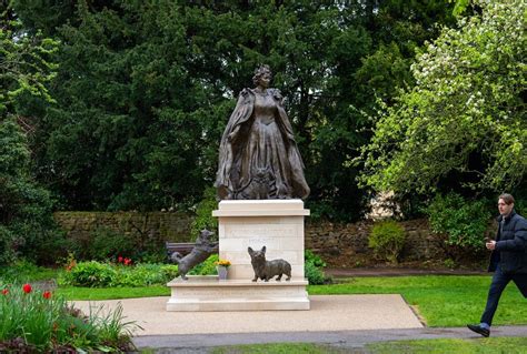 See a statue of Queen Elizabeth and her corgis unveiled for what would ...