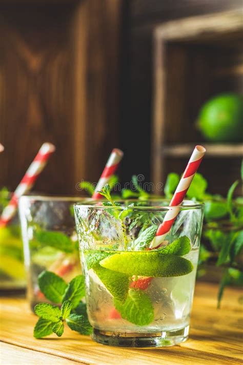 Mojito Cocktail in a Bur on a Rustic Table Stock Photo - Image of slice, cocktails: 136778604