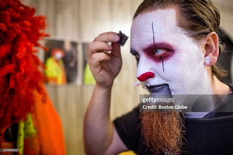 Klown1 applies his makeup at Barrett's Haunted Mansion in Abington ...