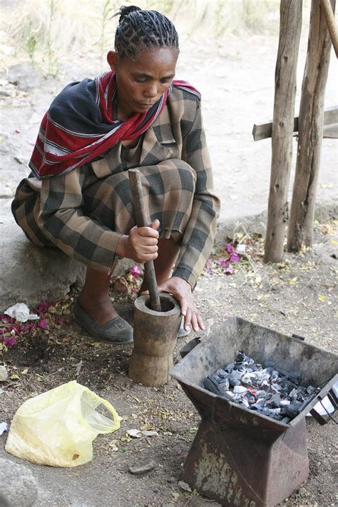 Ethiopian Coffee Ceremony 003 | Crushing the roasted coffee … | Flickr