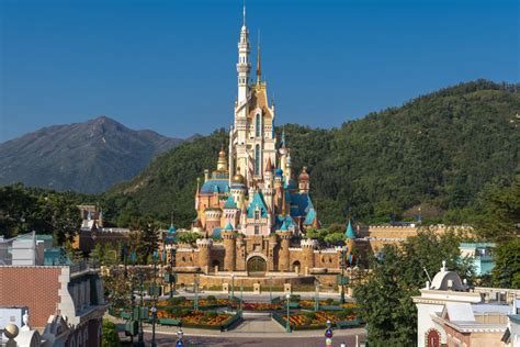Hong Kong Disneyland faces extended Covid closure
