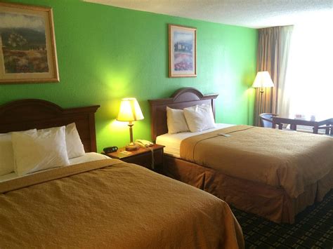 Econo Lodge Rooms: Pictures & Reviews - Tripadvisor