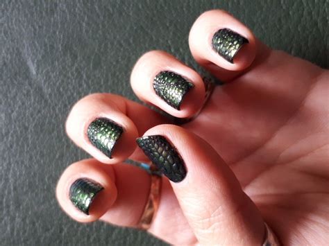 Dragon scale textured nails | Nails, Nail art, Dragon scale