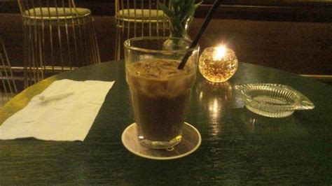 Menikmati Es Kopi Vietnam di Kafe Olivier - Tribun-medan.com