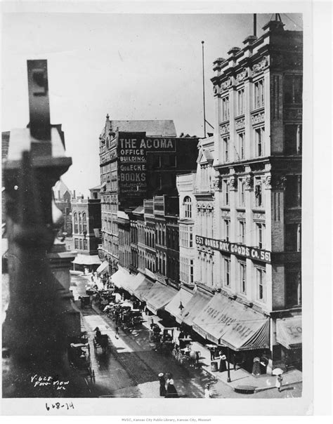 Rooftop view of Downtown Kansas City: Looking north from 6th and Main ...