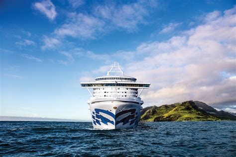 10 Best Hawaiian Island Cruises, From Adventurous Expeditions to Luxury Ships | Condé Nast Traveler