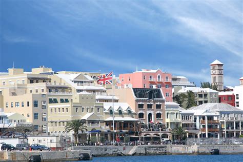 A view of the busy waterfront of downtown Hamilton bermuda – Viaggiatore.net