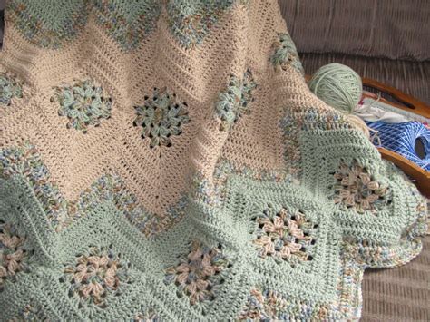 Crochet Granny’s & Ripples Afghan - Free Pattern + Tutorial - Simple Crochet Ideas