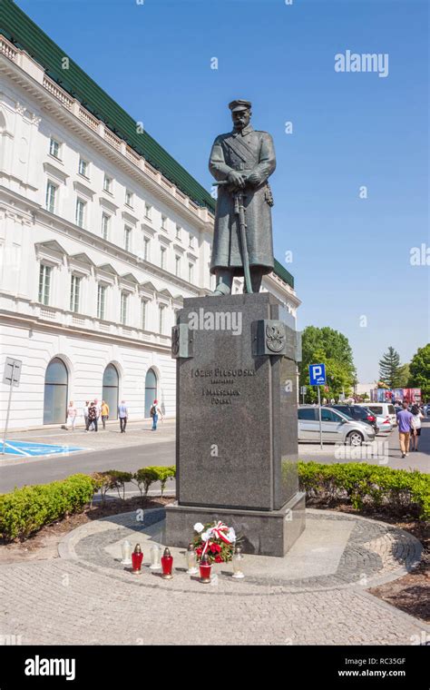 Marshal jozef pilsudski statue hi-res stock photography and images - Alamy