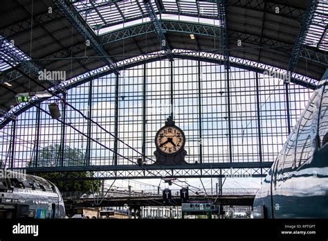 Gare montparnasse hi-res stock photography and images - Alamy