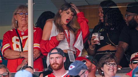 Taylor Swift, Travis Kelce appear to leave stadium together after ...