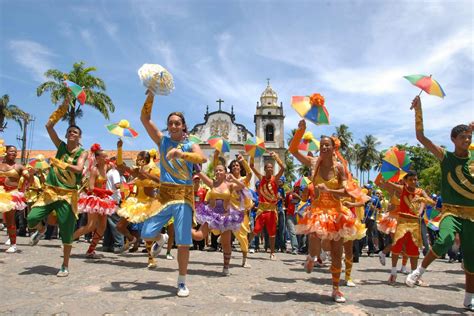 Carnaval de Recife: Frevo, Samba, Maracatu e Mangue