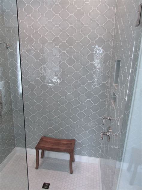 32 Catchy Arabesque Tile Ideas For Bathrooms - DigsDigs