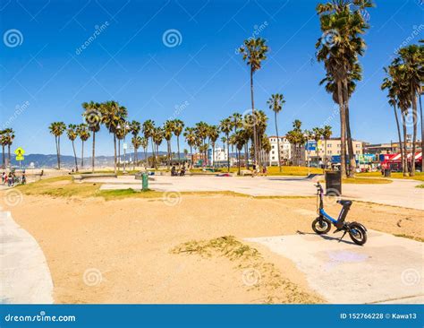 View Od Venice Beach Boardwalk Editorial Stock Photo - Image of popular ...