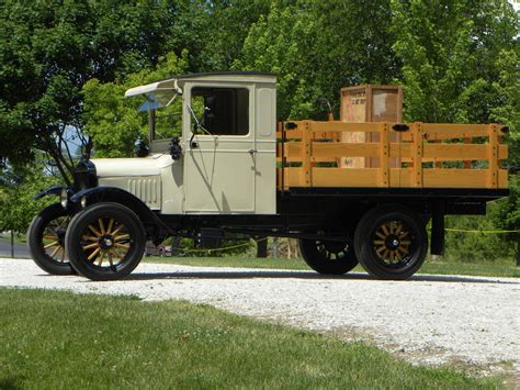 1925 Ford Model TT | Volo Museum