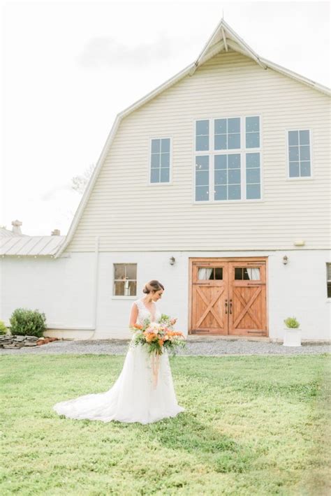 Pretty pink barn wedding inspiration with creative cocktails & desserts