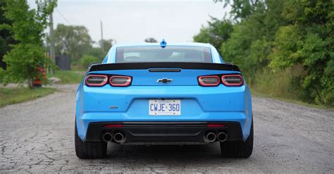 YouTubers Review 2022 Chevy Camaro SS 1LE, Better Value Than a Performance-Packed Mustang ...