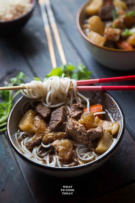 Pressure Cooker Beef Stew with Tendon and Daikon