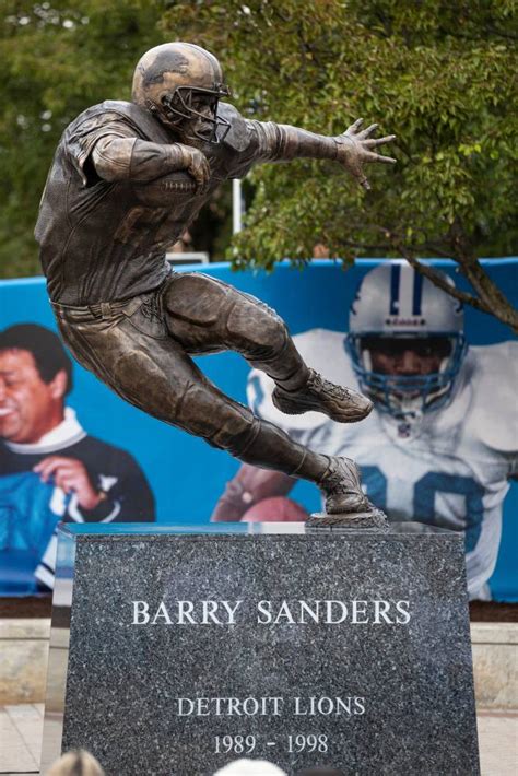 Best photos from the Barry Sanders statue unveiling