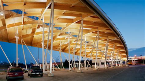 Canadian Plaza at the Peace Bridge Border Crossing - NORR ...