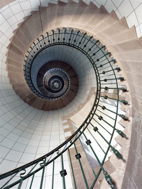 Escalier en Spirale - Vue Plongeante | Spiral stairs, Spiral staircase ...