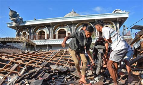 Lombok Bali earthquake damage in pictures: 142 dead - latest death toll ...