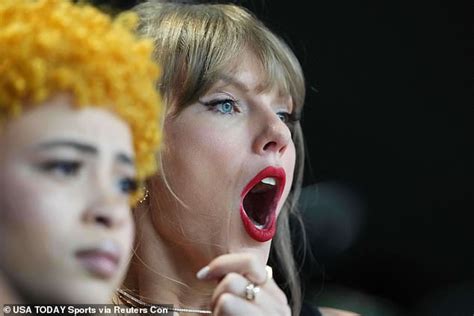 Travis Kelce suffers Super Bowl sideline MELTDOWN as Taylor Swift's ...