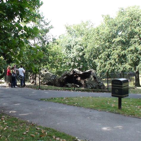 Queen Elizabeth's Oak : London Remembers, Aiming to capture all memorials in London