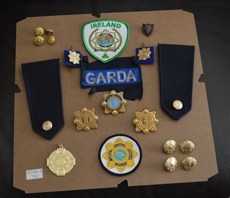 BADGE COLLECTOR: AN GARDA SIOCHANA